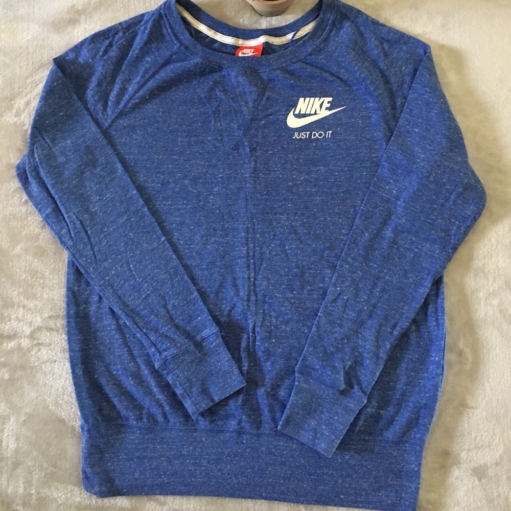 NWOT- Nike long sleeve tee